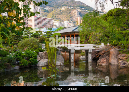 MONTE CARLO, MONACO - 3. Oktober 2014: Aussicht auf japanischen Garten in Monte Carlo, Monaco Stockfoto