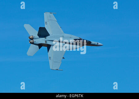 Nahaufnahme Oberseite der US Navy F/A-18F Super Hornet Kampfjet aus der VFA-122 "Der fliegende Adler" Squadron, NAS Lemoore. Stockfoto