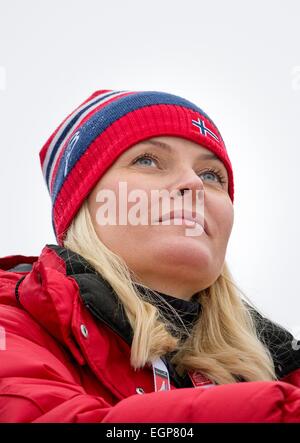 Falun, Schweden. 27. Februar 2015. Kronprinzessin Mette-Marit von Norwegen bei der nordischen Ski-Weltmeisterschaften in Falun, Schweden, 27. Februar 2015. Foto: Patrick van Katwijk / POINT DE VUE OUT - NO WIRE SERVICE-/ Dpa/Alamy Live News Stockfoto