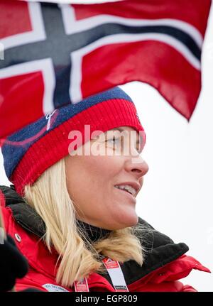 Falun, Schweden. 27. Februar 2015. Kronprinzessin Mette-Marit von Norwegen bei der nordischen Ski-Weltmeisterschaften in Falun, Schweden, 27. Februar 2015. Foto: Patrick van Katwijk / POINT DE VUE OUT - NO WIRE SERVICE-/ Dpa/Alamy Live News Stockfoto