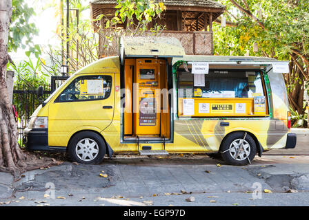 Eine Mobile Geldautomat und Western Union Zähler in Chiang Mai, Thailand Stockfoto