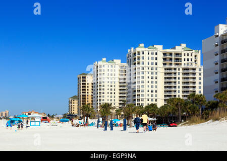 Strand von Clearwater, Florida, Amerika, mit Hotels und Eigentumswohnungen Stockfoto
