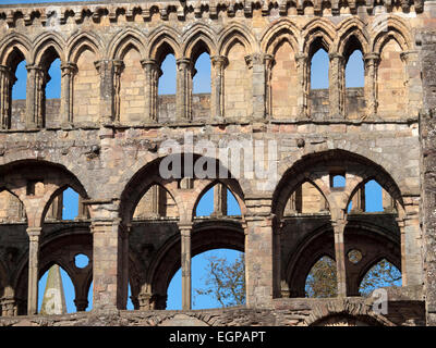 Die Ruinen des 12. Jahrhunderts Augustiner Klosters in Jedburgh Abbey, Scottish Borders, Stockfoto