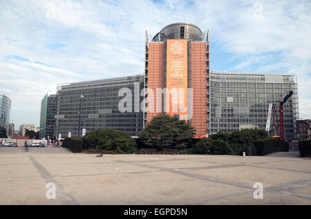Das Berlaymont-Gebäude beherbergt das Hauptquartier der Europäischen Kommission, die Exekutive der EU in Brüssel, Belgien. Stockfoto