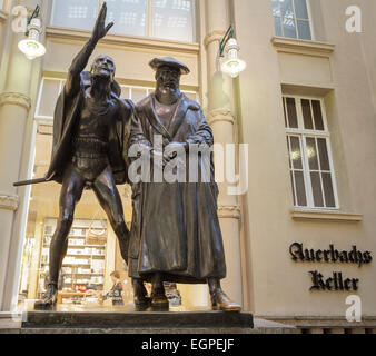 Auerbachs Keller, Statue von Mephisto und Faust, Leipzig, Sachsen, Deutschland Stockfoto