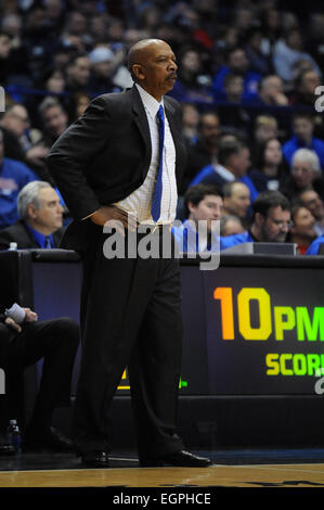 28. Februar 2015: DePaul Blue Demons head Coach Oliver Purnell in Aktion während der NCAA Männer Basketball-Spiel zwischen den Butler Bulldogs und die DePaul Blue Dämonen in der Allstate Arena in Rosemont, Illinois. Butler überzeugte DePaul 67-53. Patrick Gorski/CSM Stockfoto