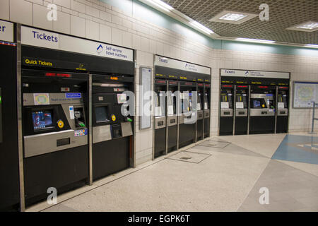 Liverpool Street Bahnhof Station Fahrkartenautomaten am frühen Morgen Stockfoto