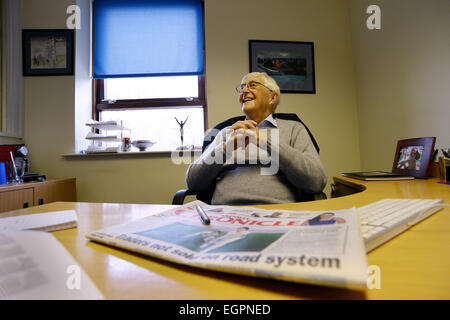 Barnsley, UK. 30. Oktober 2014. Sir Michael Parkinson als Gast-Editor bei der Barnsley-Chronik. Bild: Scott Bairstow/Alamy Stockfoto