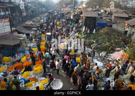 Blumenmarkt ist ein Großhandel, catering auf die Bedürfnisse von frischen Blumen von Kolkata. Stockfoto