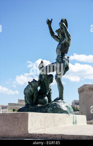 Marseille, Frankreich, der Bär-Trainer spielen Tamburin Bronzeskulptur von Louis Botinelly (1911) Stockfoto