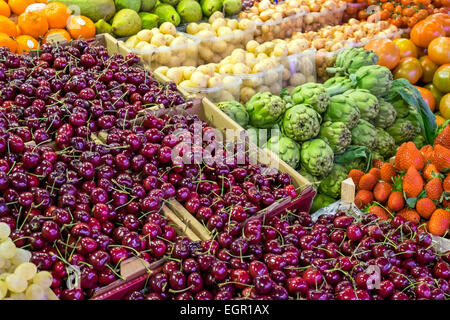 Vegetables and fruits at the Boqueria market in Barcelona Stockfoto