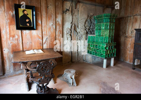 Das Luthur-Zimmer auf der Wartburg, wo Martin Luther ging in den Untergrund und übersetzte die Bibel für das gemeine Volk. Stockfoto