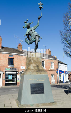 Statue von der Narr aus als Sie wie es auf der Henley Street in London Stockfoto