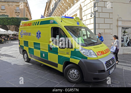 Rettungswagen behandelnden Patienten in Valletta, Malta Stockfoto