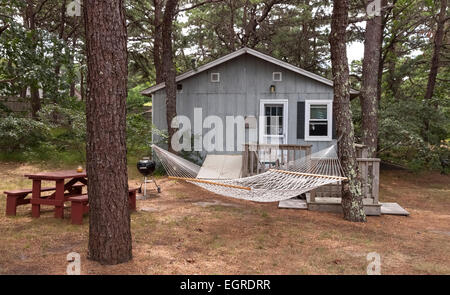 Urlaub Vermietung Hütte im Wald auf Cape Cod, Massachusetts. Stockfoto