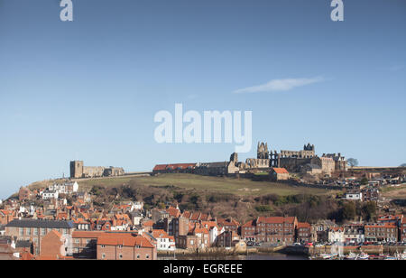 St. Marien Kirche und Whitby Abtei Whitby, North Yorkshire. Berühmt für Dracula von Bram Stoker geschrieben. Stockfoto
