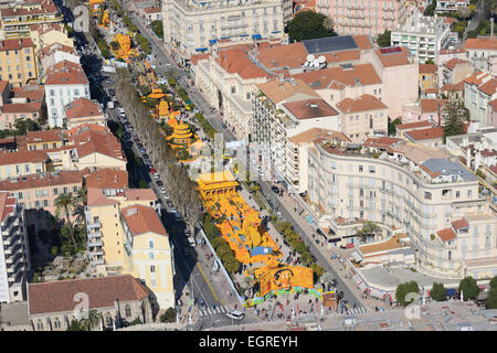 LUFTAUFNAHME. Zitronenfest von Menton im Jahr 2015. Thema „Trübsal einer Zitrone in China“. Boviès Garden, Alpes-Maritimes, Französische Riviera, Frankreich. Stockfoto
