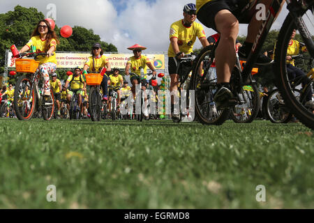 Sao Paulo, Brasilien. 1. März 2015. Menschen beteiligen sich eine Radtour in der Feier des chinesischen Lunar New Year in Sao Paulo, Brasilien, am 1. März 2015. © Rahel Patras/Xinhua/Alamy Live-Nachrichten Stockfoto