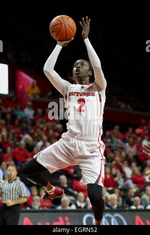 Piscataway, New Jersey, USA. 1. März 2015. Rutgers Guard, KAHLEAH Kupfer (2), fährt in den Korb gegen Indiana in einem Spiel bei der Rutgers Athletic Center in Piscataway, New Jersey. © Joel Plummer/ZUMA Draht/Alamy Live-Nachrichten Stockfoto