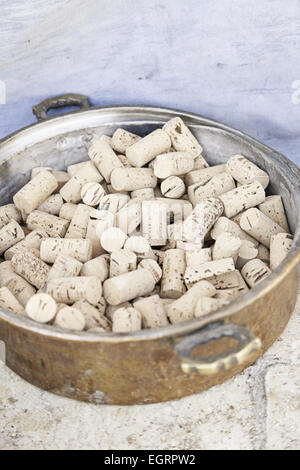 Weinflasche Korken, Detail der handgefertigten Stecker Stockfoto