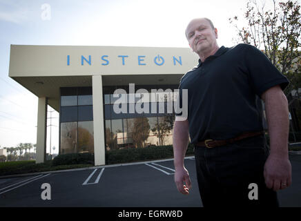 Irvine, Kalifornien, USA. 19. Januar 2015. CEO und Gründer Joe Dada, Newport Beach, außerhalb Insteon in Irvine.---Irvine basierend Insteon entwirft und fertigt eine komplette Linie von Produkten, die Benutzern erlaubt, praktisch alles in der Heimat aus der Ferne von Telefon, Handy, Laptop oder Computer zu kontrollieren. Drehen Lichter ein- und ausschalten, Dimmen, Szenen, sowie Alarm, Warnung, video Überwachung, Verriegelung der Türen, sowie das Garagentor öffnen jetzt aus getan werden kann die Straße oder auf der ganzen Welt zu schaffen. CEO und Gründer Joe Dada ist die Kraft hinter der Firma, die bietet jetzt mehr als 200 nach Hause Stockfoto