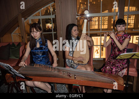 London, UK, 27. Februar 2015: UK chinesische Musik Vorformen bei der Vorstellung von einem chinesischen Private Member Club 68 im Hotel Cafe Royal Regent Street, London. Foto: siehe Li Stockfoto