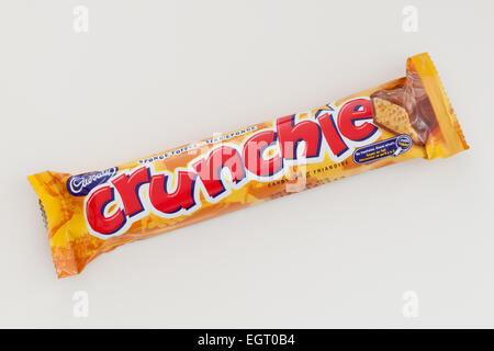 Ein Schokoriegel, Crunchie verfügt über eine Wabe Toffee Zucker Zentrum.  Produziert von Cadbury. Stockfoto