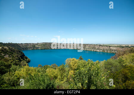 Mount Gambier Blue Lake in einem erloschenen Vulkan Stockfoto