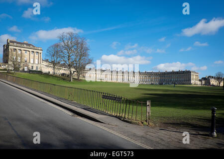 Bath, England, UK - 18. Februar 2015: The Royal Crescent, Bath - feine englischen Architektur in diesem Weltkulturerbe-Stadt Stockfoto