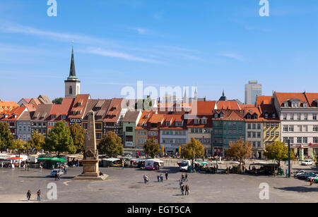 Domplatz quadratisch, Marktplatz mit einer Häuserzeile, Erfurt, Thüringen, Deutschland Stockfoto