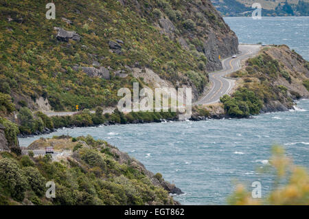 State Highway 6, Kingston Straße, neben dem Lake Wakatipu, in der Nähe von Queenstown, Otago, Südinsel, Neuseeland. Stockfoto