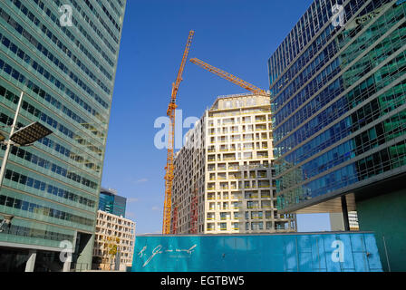 Das Vienna International Centre (VIC) ist der Campus und Gebäudekomplex Hosting-Büro der Vereinten Nationen in Wien.  Als umgangssprachlich auch bekannt als UNO-City ist VIC nur der eine Teil davon. Das andere ist das Austria Center Vienna. VIC, entworfen vom österreichischen Architekten Johann Staber, wurde zwischen 1973 und 1979 nördlich der Donau errichtet. Das VIC ist eine extraterritoriale Fläche, von der Zuständigkeit der lokalen Gesetzen befreit. Stockfoto