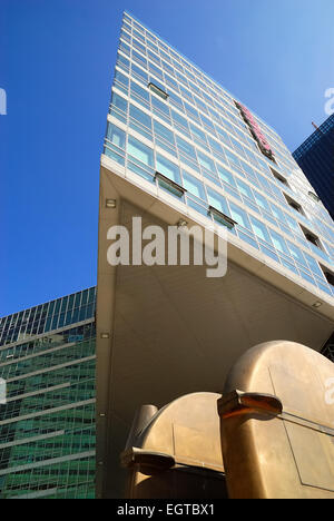 Das Vienna International Centre (VIC) ist der Campus und Gebäudekomplex Hosting-Büro der Vereinten Nationen in Wien.  Als umgangssprachlich auch bekannt als UNO-City ist VIC nur der eine Teil davon. Das andere ist das Austria Center Vienna. VIC, entworfen vom österreichischen Architekten Johann Staber, wurde zwischen 1973 und 1979 nördlich der Donau errichtet. Das VIC ist eine extraterritoriale Fläche, von der Zuständigkeit der lokalen Gesetzen befreit. Stockfoto