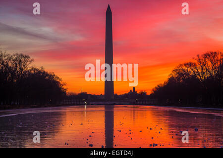 Das Washington Monument ist ein Obelisk in der Nähe von Westend von der National Mall in Washington, D.C. Stockfoto