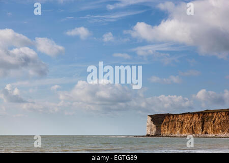 Blick nach Osten von der Mündung des Flusses Cuckmere auf den Klippen in der Nähe von Seaford. Stockfoto