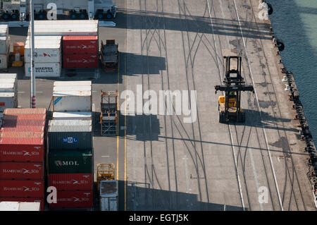 Container im Hafen von Napier, Napier, Hawkes Bay, North Island, Neuseeland. Stockfoto