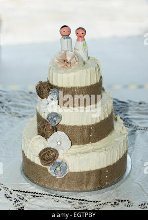 Dreistufige Hochzeitstorte Stockfoto