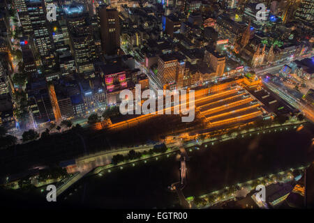 Luftaufnahme der Stadt Melbourne, Yarra River, Flinders Station, Southbank Promenade Australien Stockfoto