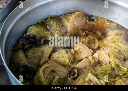 thailändisches Essen Straßenhändler curry Basilikum Kräuter Schwein Fleisch Huhn Stockfoto
