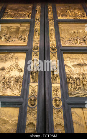 Tore des Paradieses: Lorenzo Meisterwerk der Renaissance, Bronzetüren des Baptisterium, Florenz, Italien Stockfoto