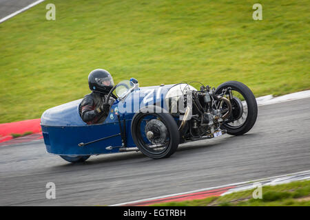 1929 Morgan Super Aero mit Fahrer Sue Darbyshire während der 2014 Oldtimer Sportwagen Festival, Snetterton, Norfolk, UK. Stockfoto