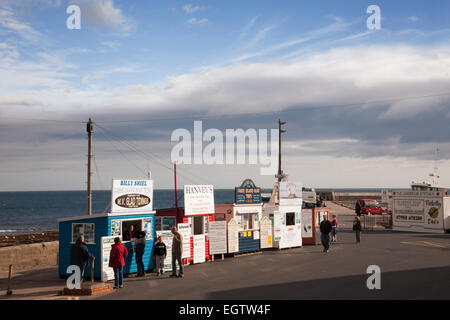 Direkt am Meer-Kioske für die Buchung von Farne Insel Ausflüge mit dem Boot vom Hafen. Gemeinsame, Northumberland, England, Vereinigtes Königreich, Großbritannien. Stockfoto