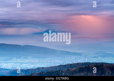 Blick vom Belchenflue an der Grenze des Kantons Basel-Landschaft und Kanton Solothurn im Jura, Schweiz. Stockfoto