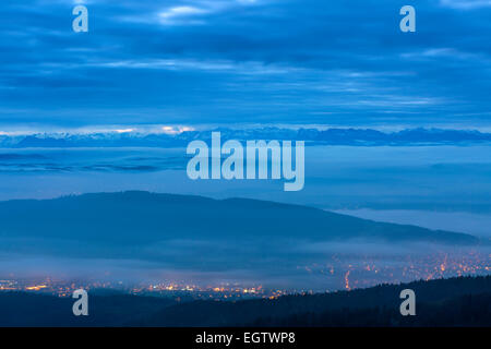 Blick vom Belchenflue an der Grenze des Kantons Basel-Landschaft und Kanton Solothurn im Jura, Schweiz. Stockfoto