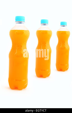 Orange süß Wasser in einer Plastikflasche Stockfoto