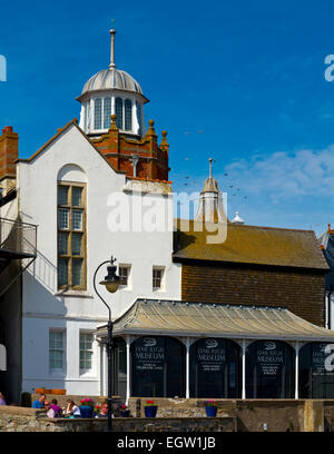 Lyme Regis Museum, früher bekannt als Philpot Museum an der Jurassic Coast in Dorset England UK beherbergt eine Fossiliensammlung Stockfoto