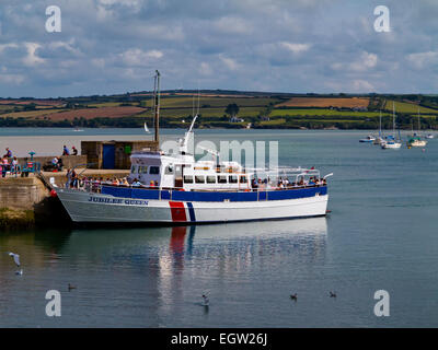 Jubiläums-Königin Touristenboot Ausflüge in Padstow Bay North Cornwall England UK ausgeführt Baujahr 1977 verwendet für Tagesausflüge und Kreuzfahrten Stockfoto