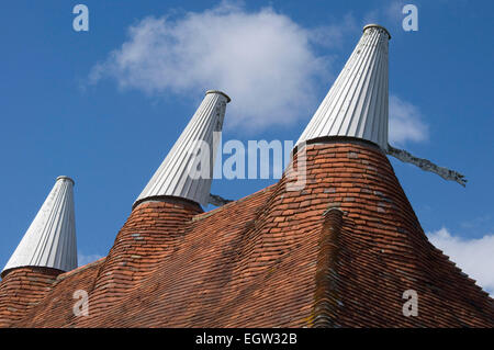 Das Dach eines alten Oast-Hauses in Kent, England. Stockfoto