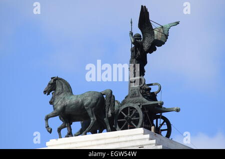 Statue des Sieges fahren die Quadriga auf Victor Emmanuel II Monument in Rom, Italien Stockfoto