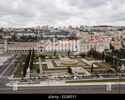 Luftbild von der Praça Império und das Hieronymus-Kloster (Mosteiro Dos Jerónimos), Lissabon, Portugal Stockfoto